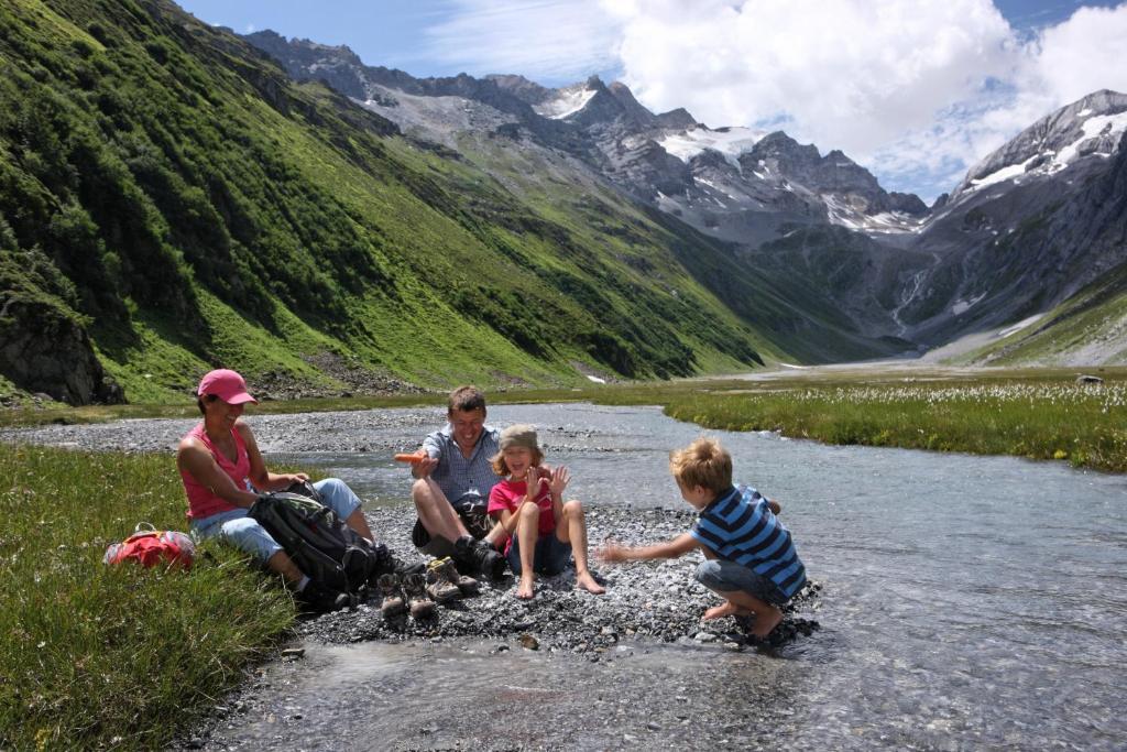 Familienhotel Alpina Breíl Екстериор снимка